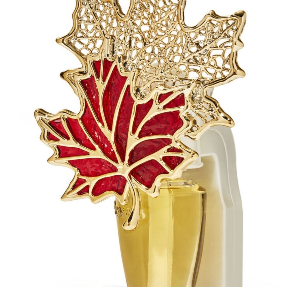 B&BW Gold Adorned Maple Leaves Nightlight Wallflower Plug - Picture 3 of 4